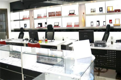 恒和珠寶 匠心獨(dú)運(yùn)，璀璨傳承——探索珠寶首飾零售的藝術(shù)與價(jià)值